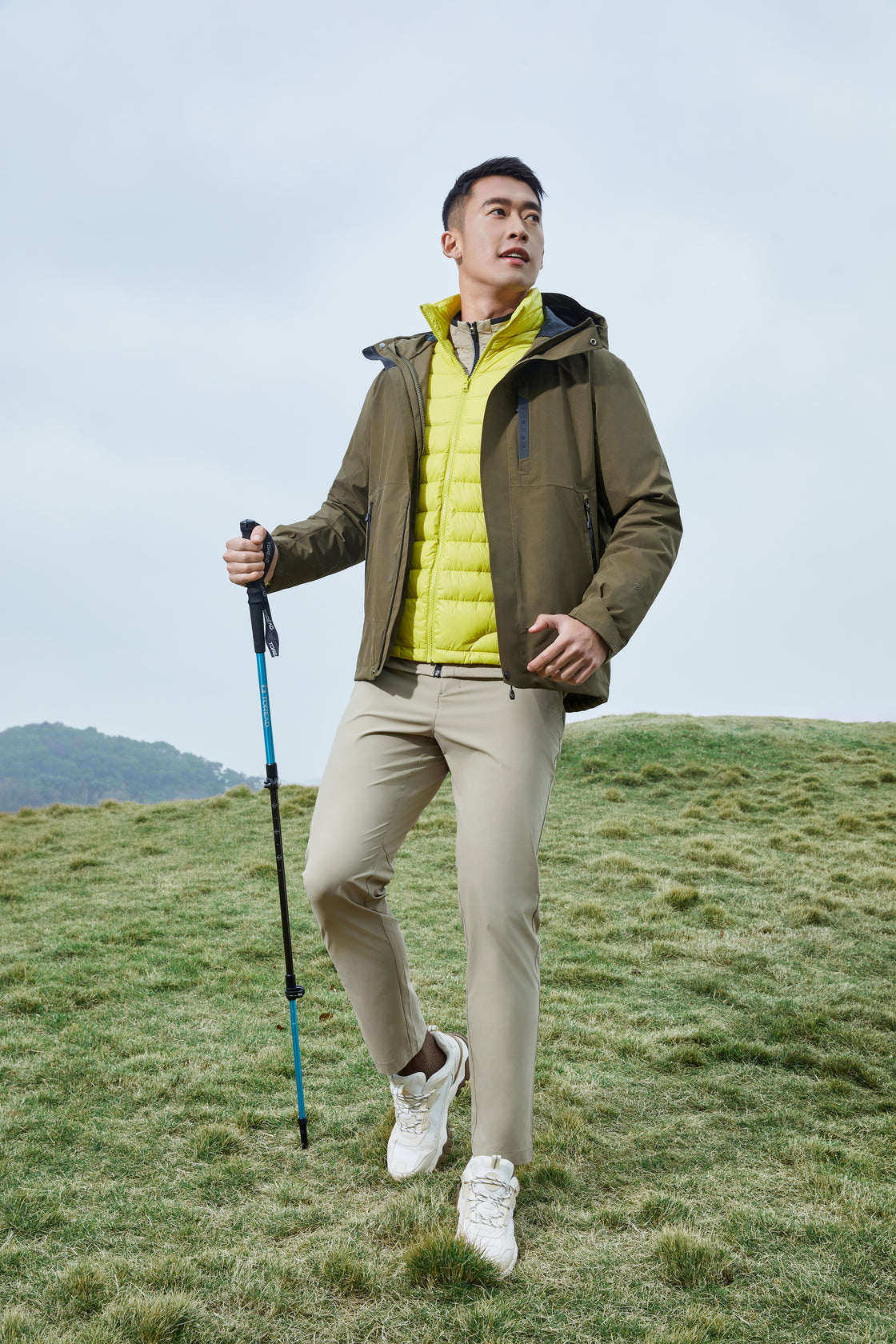 Lightweight Carbon Fiber Trekking Poles - Durable and Comfortable